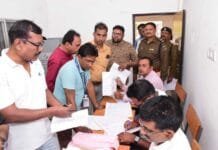 राजनांदगांव : सुरक्षा में लगे पुलिस जवान एवं मतदान दलों के अधिकारी-कर्मचारियों ने निर्वाचन कर्तव्य मतपत्र के माध्यम से मताधिकार का किया प्रयोग…