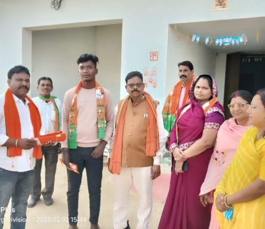 राजनांदगांव : लाल बहादुर नगर पंचायत भाजपा प्रत्याशी देवेंद्र साहू ने सभी वार्डों में किया डोर-टू-डोर सघन संपर्क…