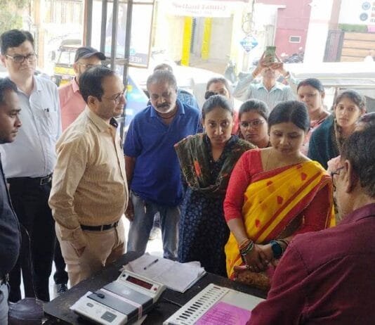 राजनांदगांव : कलेक्टर ने ईव्हीएम प्रदर्शन स्थल का किया निरीक्षण…