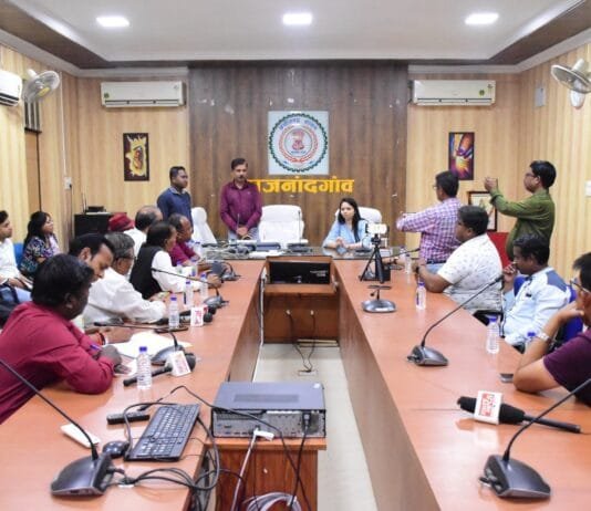 राजनांदगांव : ईव्हीएम मशीनों की जागरूकता के लिए मीडिया कार्यशाला…