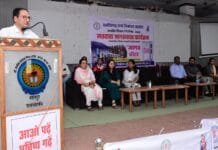 राजनांदगांव: रंगोली, मेहंदी, पेंटिंग, नारा लेखन प्रतियोगिता में भाग लेकर महिलाओं ने मतदान करने का दिया संदेश…