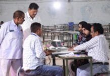 राजनांदगांव : ईव्हीएम मशीनों की कमिशनिंग की जा रही…