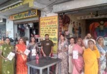 राजनांदगांव : जिला पंचायत क्षेत्र क्रमांक 7 तुमड़ीबोड में निर्मला जितेंद्र सिन्हा ने किया डोर टू डोर सघन जनसंपर्क…