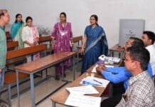 राजनांदगांव : प्रेक्षक जयश्री जैन ने मतदान केन्द्रों का किया निरीक्षण…