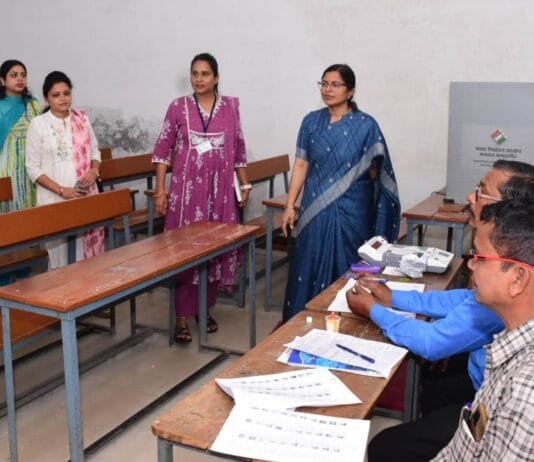 राजनांदगांव : प्रेक्षक जयश्री जैन ने मतदान केन्द्रों का किया निरीक्षण…