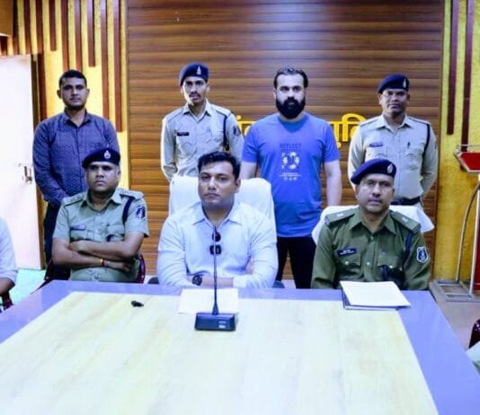 राजनांदगांव : 60 से अधिक बैंक खातों में 05 करोड़ के लेनदेन कर लोगों को चुना लगाने वाला आरोपी गिरफ्तार…