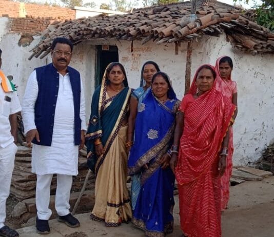 राजनांदगांव : खुज्जी विधायक भोलाराम साहू ने कांग्रेस प्रत्याशी प्रताप घावडे के समर्थन मे किया प्रचार, माँगा वोट…