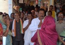 राजनांदगांव : कुमरदा में सभा लेकर खुज्जी विधायक भोलाराम साहू ने कांग्रेस प्रत्याशी प्रताप घावडे के समर्थन में धुआँधार प्रचार किया…