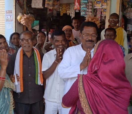 राजनांदगांव : कुमरदा में सभा लेकर खुज्जी विधायक भोलाराम साहू ने कांग्रेस प्रत्याशी प्रताप घावडे के समर्थन में धुआँधार प्रचार किया…