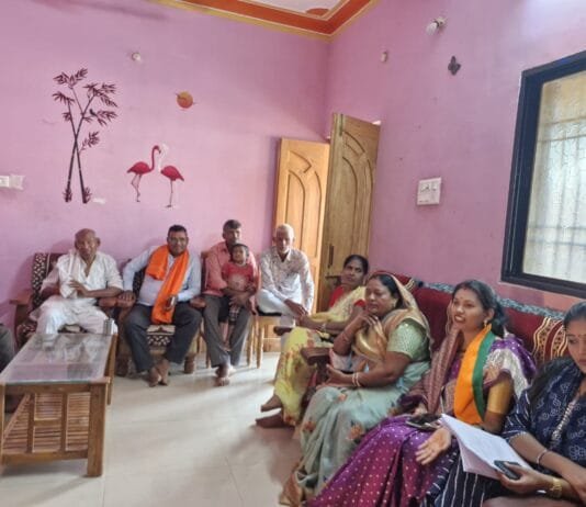 राजनांदगांव : त्रिस्तरीय पंचायती राज चुनाव को लेकर जिला पंचायत अध्यक्ष गीता घासी साहू ने भाजपा कार्यकर्ताओं की बैठक ली…