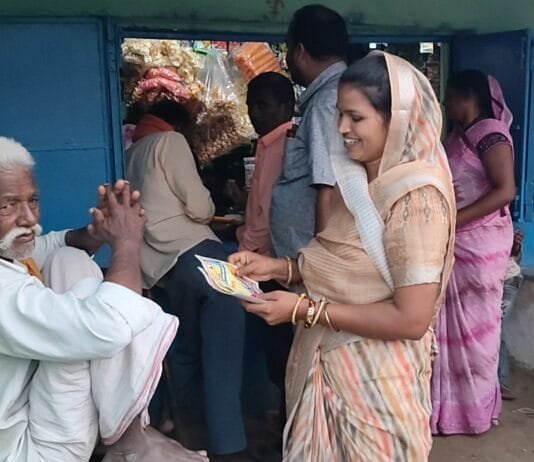 राजनांदगांव : जनसंपर्क के दौरान जिला पंचायत क्षेत्र क्रमांक 6 कांग्रेस अधिकृत प्रत्याशी नीलम टिकेश साहू को मिल रहा ग्रामीणों का अपार स्नेह…