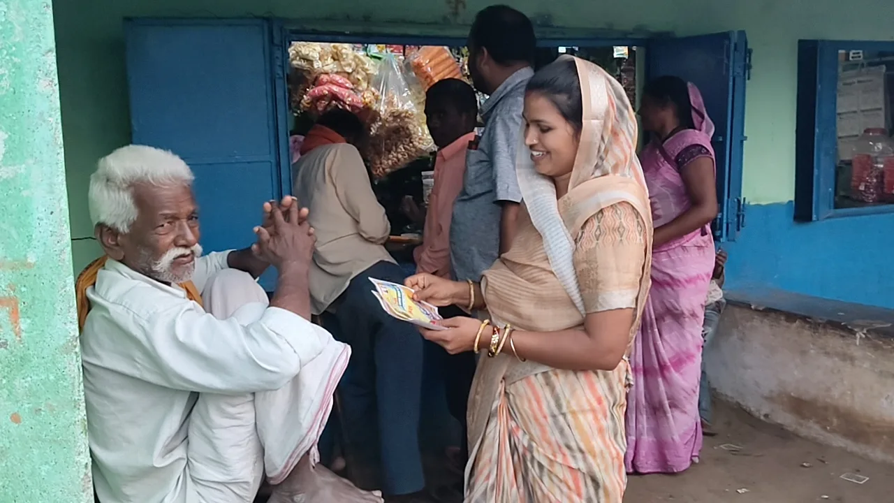 राजनांदगांव : जनसंपर्क के दौरान जिला पंचायत क्षेत्र क्रमांक 6 कांग्रेस अधिकृत प्रत्याशी नीलम टिकेश साहू को मिल रहा ग्रामीणों का अपार स्नेह…