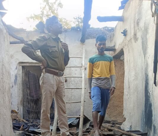 घर जमाई हुआ नाराज, सास और पत्नी से झगड़े के बाद घर में लगा दी आग ,जमाई हुआ फरार…