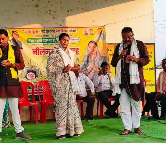 राजनांदगांव : विधायक दलेश्वर साहू ने कांग्रेस प्रत्याशी नीलम टिकेश साहू के समर्थन में धुआँधार प्रचार किया…