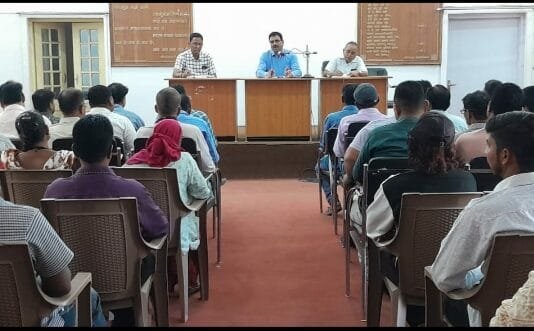 राजनांदगांव : स्वास्थ्य विभाग की बैठक में आयुक्त ने सफाई दरोगा वार्ड प्रभारियों से वार्डो में निधारित समय तक सफाई कर व्यवस्था दुरूस्त करने के दिये निर्देश…