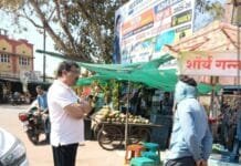 राजनांदगांव : सुबह सफाई दौरा, सडक किनारे रखे मलमा हटवाने आयुक्त ने सुपरवाईजर को दिये निर्देश…