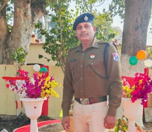 राजनांदगांव : चलती ट्रेन में फिसलकर गिर रहे यात्री को आरपीएफ जवान ने बचाया…