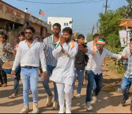 राजनांदगांव : चिखली वार्ड 6 के कांग्रेस प्रत्याशी देवेश वैष्णव की रैली में उमड़ा जन सैलाब…