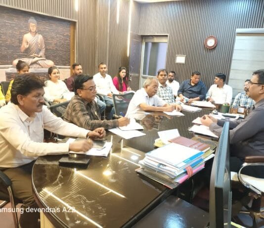 राजनांदगांव : निर्माण कार्य चालू कराकर चलित कार्य में तेजी लाकर पूर्ण कराने अधिकारियों को दिये निर्देश…