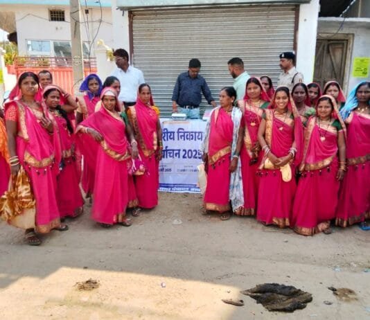 मोहला : ईव्हीएम मशीन को किया डेमोंस्ट्रेशन…