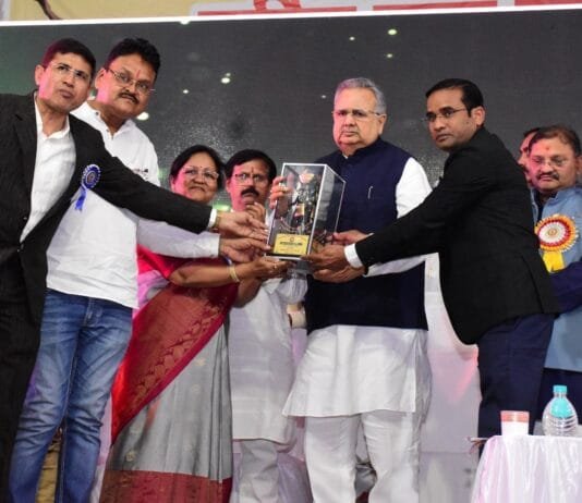 राजनांदगांव : विधानसभा अध्यक्ष शिवनाथ विज्ञान महाविद्यालय के वार्षिकोत्सव समारोह कार्यक्रम में हुए शामिल…