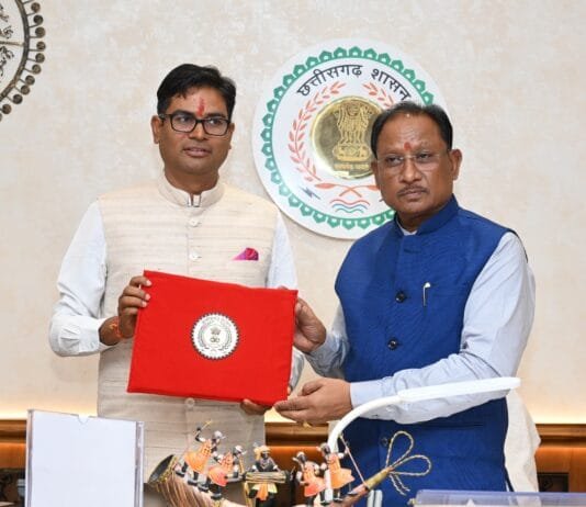 रायपुर: मुख्यमंत्री विष्णुदेव साय के नेतृत्व में वित्त मंत्री ओपी चौधरी ने पेश किया ऐतिहासिक बजट…