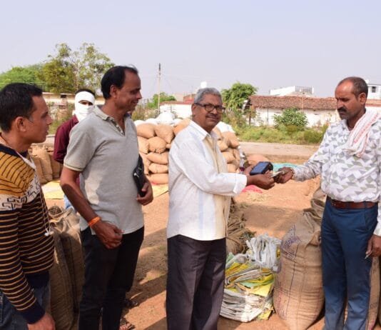 राजनांदगांव : कृषक उन्नति योजना के तहत जिले के 1 लाख 33 हजार 16 पंजीकृत किसानों के बैंक खाते में 1617 करोड़ 38 लाख 53 हजार रूपए की राशि अंतरित…