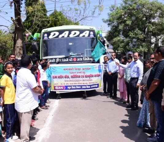 राजनांदगांव : कलेक्टर ने राज्य स्तरीय क्रीड़ा, साहित्यिक एवं सांस्कृतिक कार्यक्रम में शामिल होने बच्चों के बस को हरी झंडी दिखाकर किया रवाना…