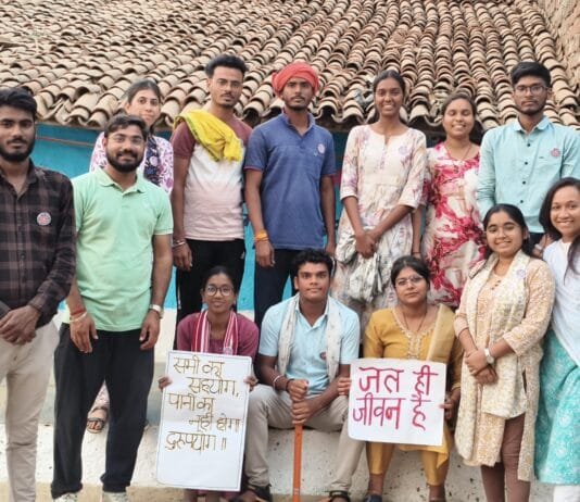 राजनांदगांव : ग्रामीणों को पौधरोपण के महत्व, जल और जैव विविधता के संरक्षण के लिए किया गया जागरूक…