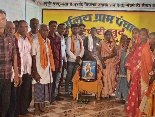 राजनांदगांव : चिरचारी खुर्द में नवनिर्वाचित सरपंच राजेश कुमार सिन्हा व पंचगण ने ली शपथ…