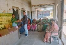 राजनांदगांव: पांडेटोला सरपंच कीर्तन साहू ने मातृशक्ति को श्रीफल देकर किया सम्मानित…