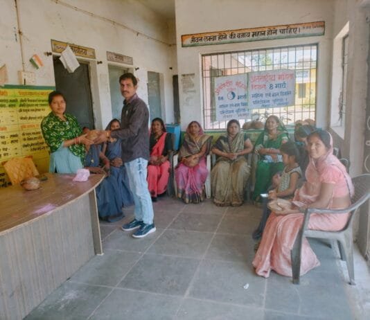 राजनांदगांव: पांडेटोला सरपंच कीर्तन साहू ने मातृशक्ति को श्रीफल देकर किया सम्मानित…