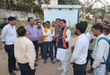 राजनांदगांव : आयुक्त एवं तकनीकी अधिकारियों के साथ जल संयंत्र गृह व शिवनाथ नदी का किया निरीक्षण…