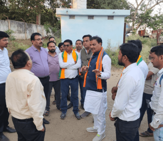 राजनांदगांव : आयुक्त एवं तकनीकी अधिकारियों के साथ जल संयंत्र गृह व शिवनाथ नदी का किया निरीक्षण…