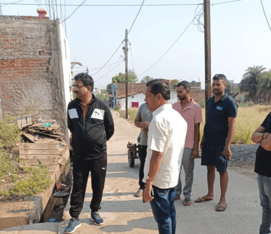 राजनांदगांव : शहर के शुरू के वार्ड में साफ सफाई देखने पहुचे आयुक्त…