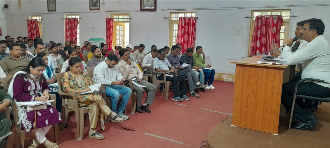 राजनांदगांव: वार्ड प्रभारी तथा सेन्टर प्रभारियो से वार्डो में साफ सफाई मे गुणात्मक सुधार लाने,नागरिकों को स्वच्छता से जोडने व फिडबैक लेने कहा…