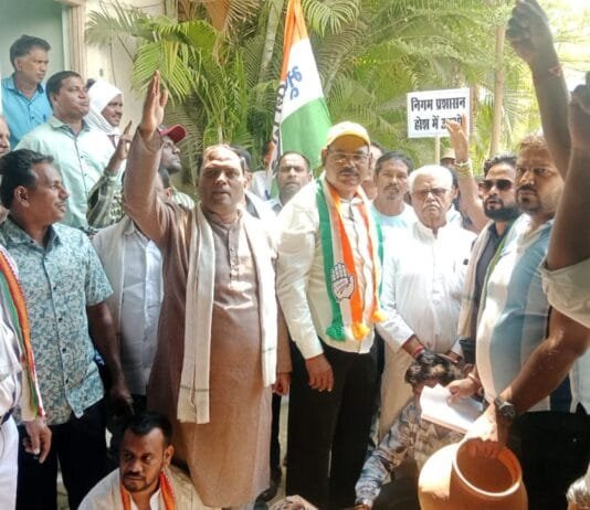 राजनांदगांव : पटरी पार पानी की समस्या को लेकर कांग्रेस ने निगम आयुक्त को सौंपा ज्ञापन-आसिफ…