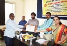 राजनांदगांव : किसानों को फसल उत्पादकता में वृद्धि, वैज्ञानिक भंडारण पद्धति एवं कटाई पश्चात होने वाले नुकसान को कम करने के संबंध में दी गई जानकारी…