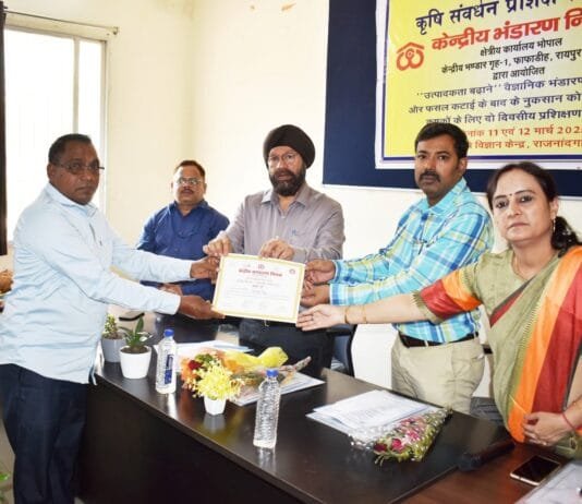 राजनांदगांव : किसानों को फसल उत्पादकता में वृद्धि, वैज्ञानिक भंडारण पद्धति एवं कटाई पश्चात होने वाले नुकसान को कम करने के संबंध में दी गई जानकारी…