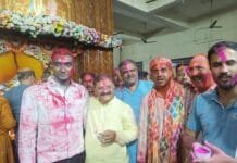 राजनांदगांव : सांसद संतोष पांडे होलिका दहन कार्यक्रम में हुए शामिल, अबीर ग़ुलाल लगाकर खुशिया बाटी…
