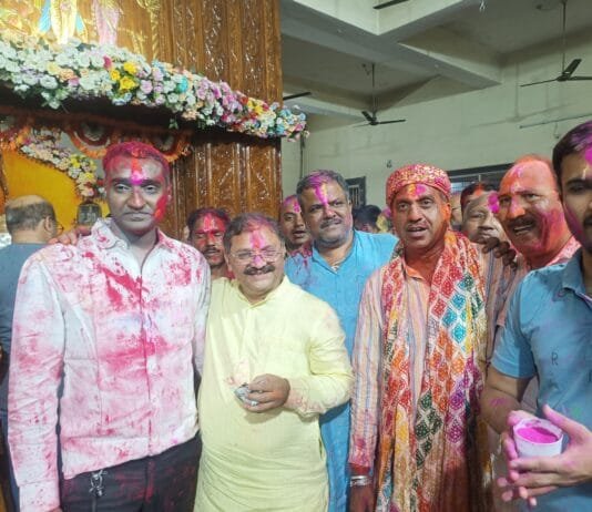 राजनांदगांव : सांसद संतोष पांडे होलिका दहन कार्यक्रम में हुए शामिल, अबीर ग़ुलाल लगाकर खुशिया बाटी…