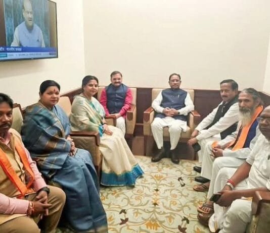 राजनांदगांव : मुख्यमंत्री से सांसद संतोष पांडे ने विभिन्न विषयों पर की चर्चा…