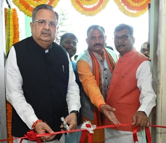 रायपुर: विधानसभा अध्यक्ष डॉ. रमन सिंह ने विधानसभा परिसर में तीन दिवसीय स्वास्थ्य परीक्षण शिविर का किया शुभारंभ…