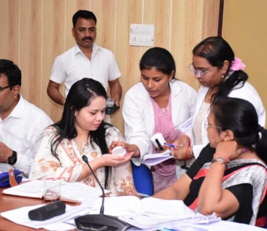 राजनांदगांव : फाइलेरिया की गंभीर बीमारी से बचाव के लिए कलेक्टारेट में कराया गया दवाई का सेवन…