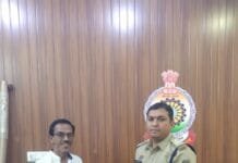 राजनांदगांव : आटो चालक द्वारा लवारिस हालत में मिले बैग सहित लैपटॉप को किया पुलिस को सुपुर्द…