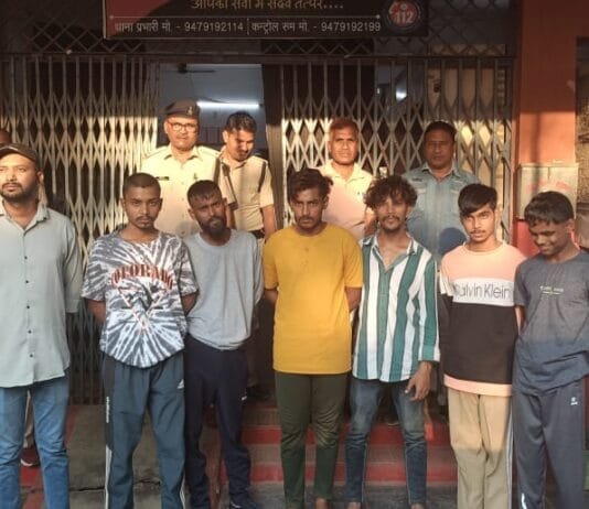 राजनांदगांव : अलग-अलग जगह रास्ते में मोबाईल चोरी करने वाले 06 आरोपीयों एवं खरीदी करने वाला दुकानदार का पर्दाफाश…