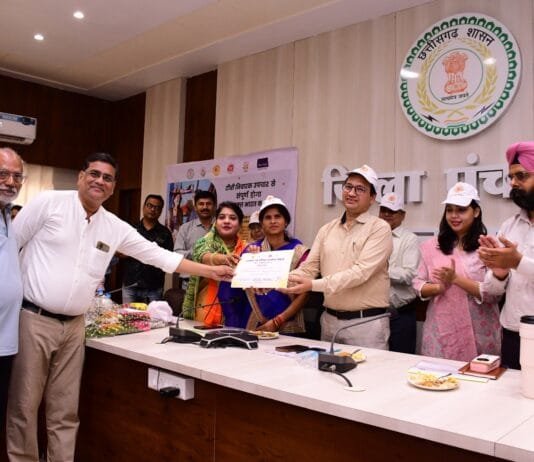 राजनांदगांव : टीबी रोग उन्मूलन के क्षेत्र में उत्कृष्ट कार्य करने वाले स्वास्थ्य कार्यकर्ताओं एवं निक्षय मित्रों का किया गया सम्मान…