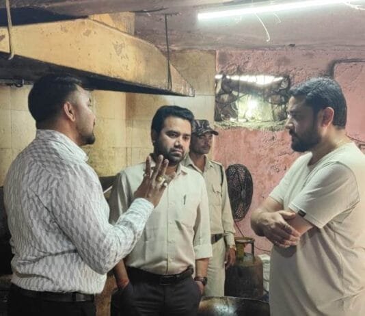 राजनांदगांव : खाद्य सुरक्षा अधिकारियों द्वारा मानव मंदिर होटल का किया गया औचक निरीक्षण…