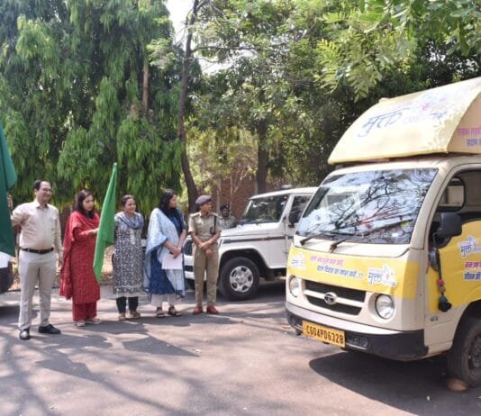 राजनांदगांव : कलेक्टर ने बाल विवाह रोकथाम के प्रचार-प्रचार हेतु चलित वाहन को हरी झण्डी दिखाकर किया रवाना…