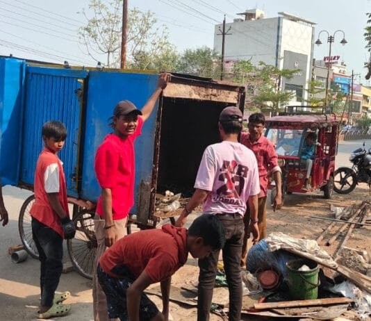 राजनांदगांव : अतिक्रमण हटाने निगम की कार्यवाही,मेन रोड अनुपंम नगर से नाली के उपर रखे ठेला हटाये…